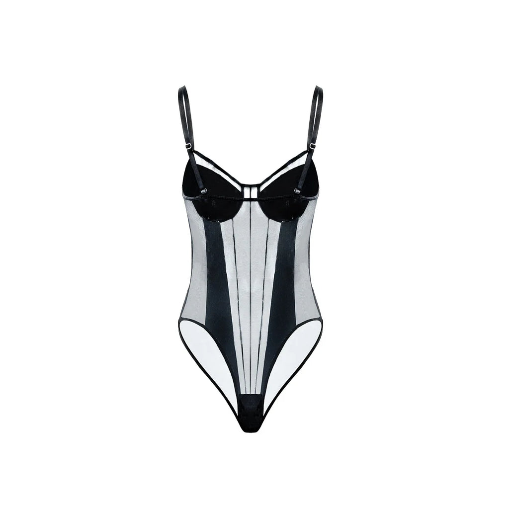 Sexy tight-fitting women's clothing, deep V-neck, adjustable shoulder straps, reinforced soft padded bra, top