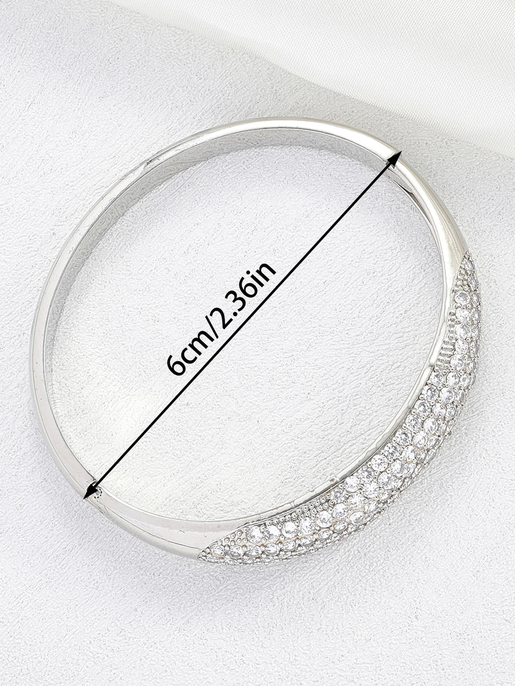 Elegant Lightweight Ladies Bracelet Fashionable Luxury Accessory for Daily Use Ideal Gift Jewelry for Family And Friends