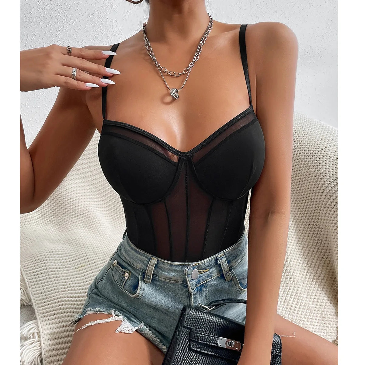 Sexy tight-fitting women's clothing, deep V-neck, adjustable shoulder straps, reinforced soft padded bra, top