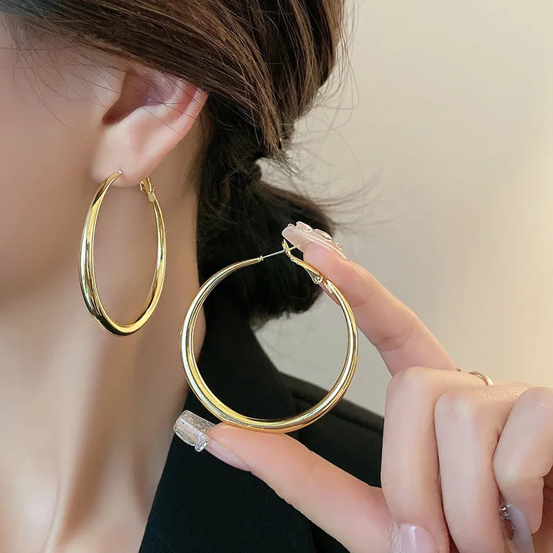 Fashion Exaggerated Big Circle Hoop Earrings for Women Statement Jewelry Smooth Circle Earrings Femme Boucles d'oreilles