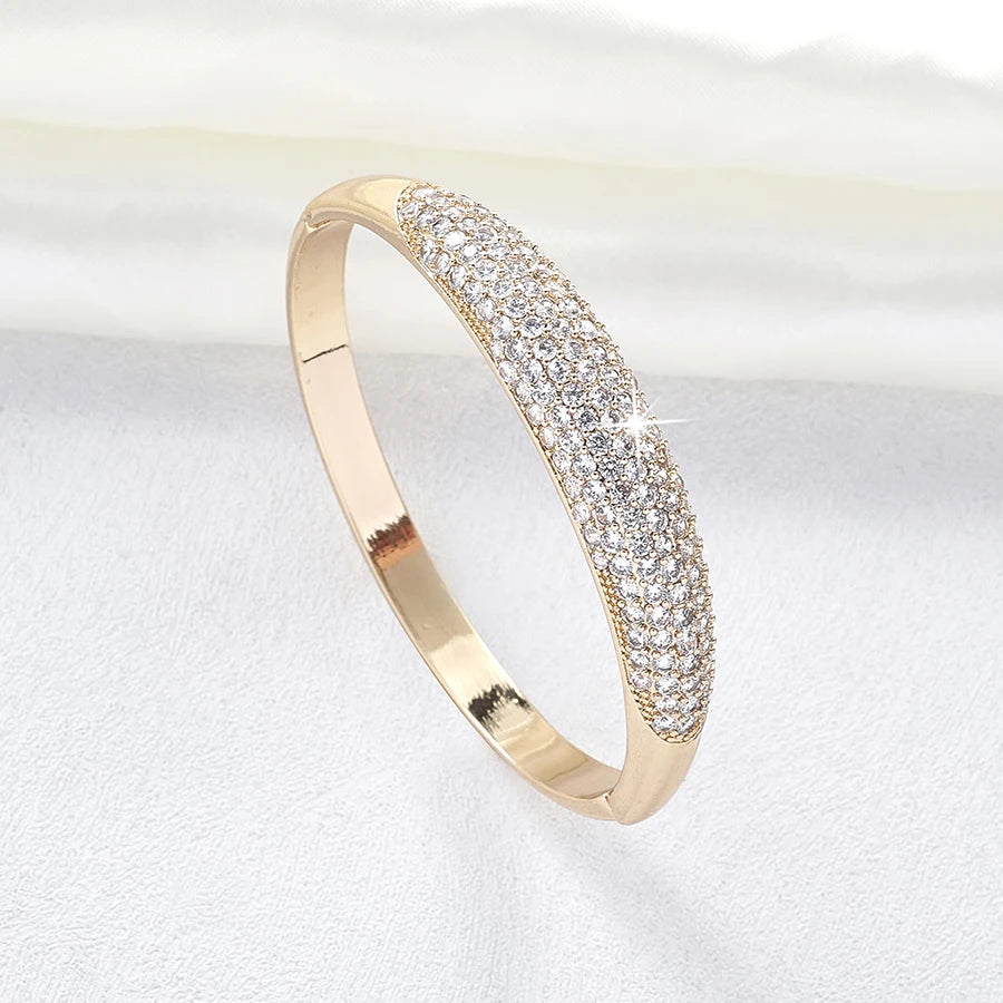 Elegant Lightweight Ladies Bracelet Fashionable Luxury Accessory for Daily Use Ideal Gift Jewelry for Family And Friends