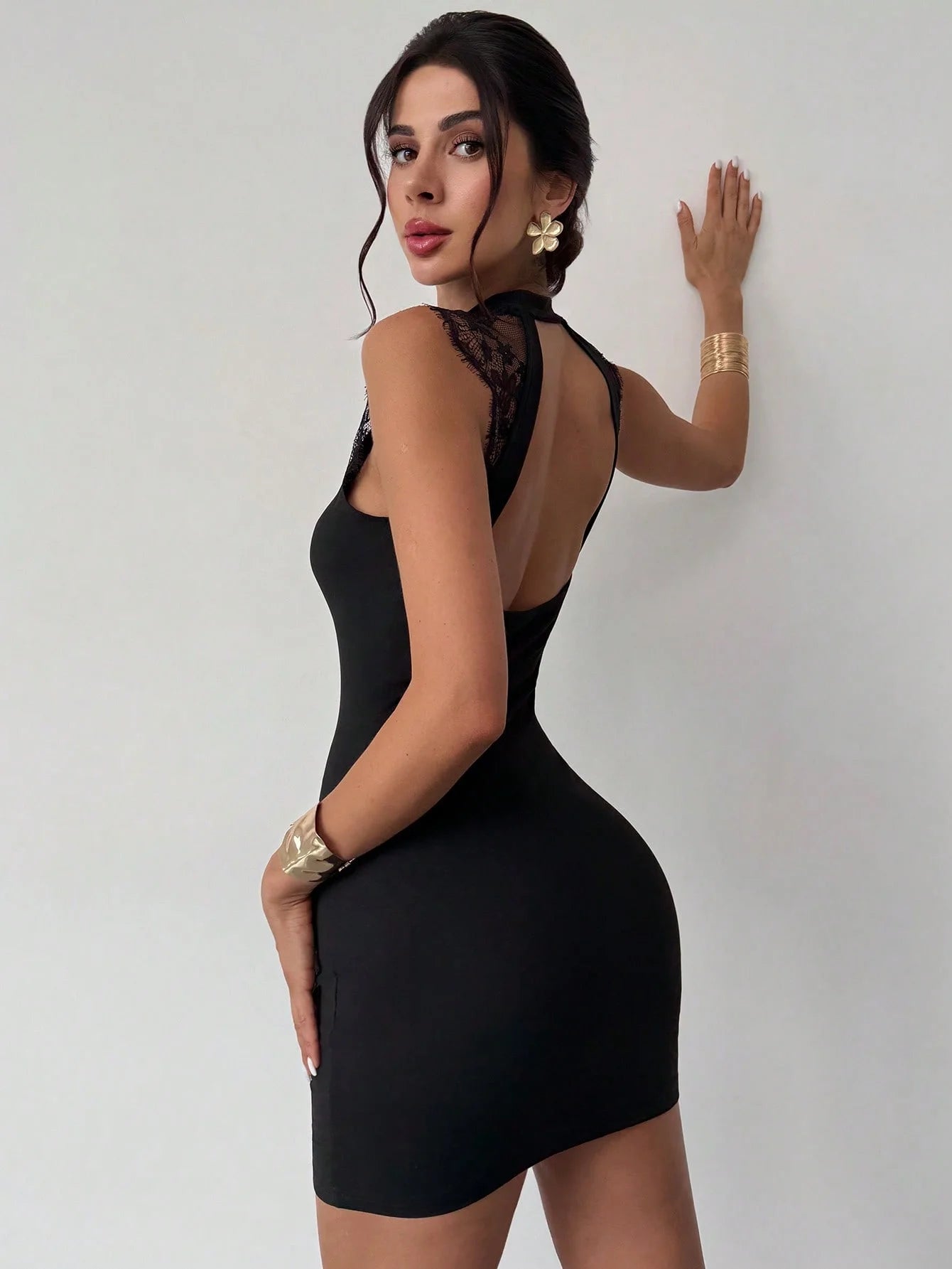 A black evening dress with a high-end feel, a lace patchwork slim-fit dress for the ambiguous birthday period