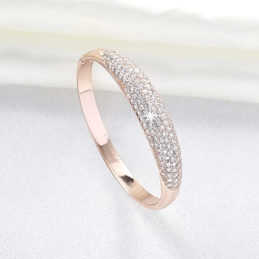 Elegant Lightweight Ladies Bracelet Fashionable Luxury Accessory for Daily Use Ideal Gift Jewelry for Family And Friends